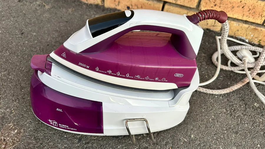 Defy Sis6126r Steam Iron Station view 4